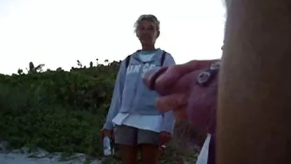 Το Mulatto γοητεύει γοητευτικά δωρεαν ελληνικο πορνο και τσιμπίζει από τον αυνανισμό