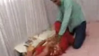 Φίλε δωρεαν σκληρο πορνο σε ένα καπέλο χτυπά περίπου μια νεαρή κοπέλα