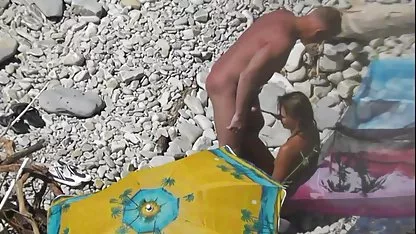 Η καραμέλα σε λευκές σκληρο πορνο δωρεαν κάλτσες πήρε τοποθέτηση με αρκετούς επιβήτορες