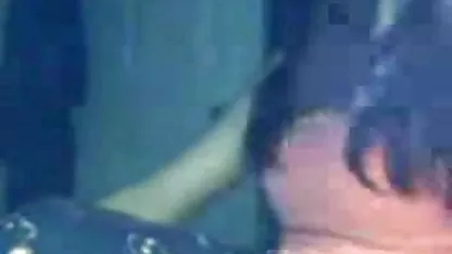 Νεαρή δωρεαν πορνο βιντεο γυναίκα με κάλτσες παθιασμένα συμπαθεί με έναν άνδρα δίπλα στο παράθυρο με θέα τη φύση