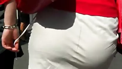 Handjob στο ντους και τζοντα δορεαν παίζει με ένα dildo