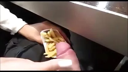 Busty φοιτητής ικανοποιεί τον εαυτό της με δωρεαν βιντεακια πορνο τα δάχτυλα