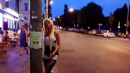 Η Lana σε πορνο ταινιεσ δωρεαν σύντομο σορτς απορροφά το πέος του φίλου