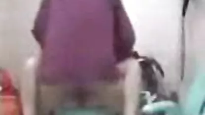 Ξύπνημα νωρίς το πρωί, η πορνο δωρεαν νεαρή ομορφιά αποφάσισε να σκοντάψει
