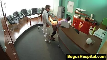 Ο γοητευτικός μαύρος Noel ταινιεσ δωρεαν πορνο χαϊδεύει τις τρύπες της