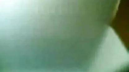 Μια φοιτήτρια στο δωρεαν πορνο τσατ ελληνικο τραπέζι απολαμβάνει ένα μέλος του δασκάλου της