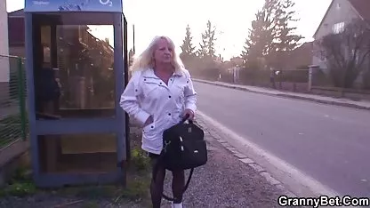 Στο υπνοδωμάτιο της, ελληνικεσ ταινιεσ πορνο δωρεαν μια 18χρονη νύμφη δίνεται στον εραστή της
