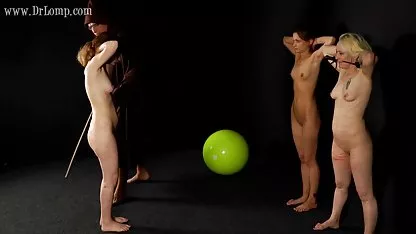 Busty 18-year-old κορίτσι δικτυακεσ καμερεσ σεξ χύνεται λάδι και χαϊδεύει τον εαυτό της